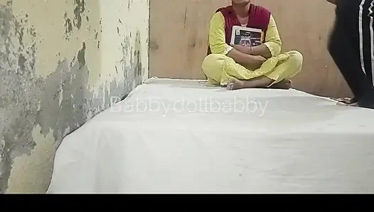 Öğretmen öğrencisini eğlenerek öptü