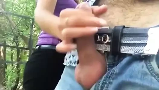 Branlette au parc de dimanche par une inconnue