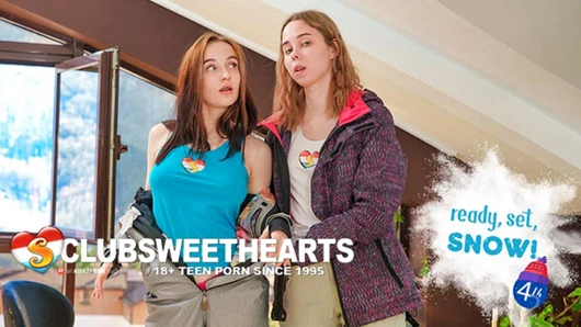 Bırak kar yağsın! Clubsweethearts tarafından kayak yaptıktan sonra lebians orgazmı