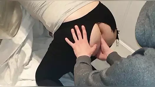 Sıkışmış üvey kardeş becerdin