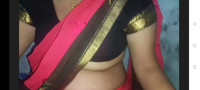 İlk kez sıkı amcık şişeyle parmaklıyor