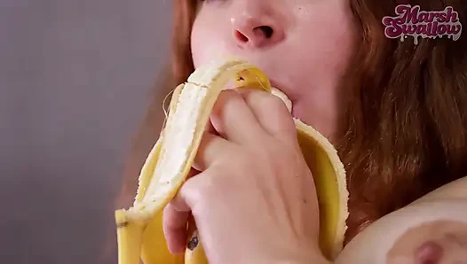 Muz Ve Chupachuplarla Tatlı Bir Şekilde Mastürbasyon Yaptım