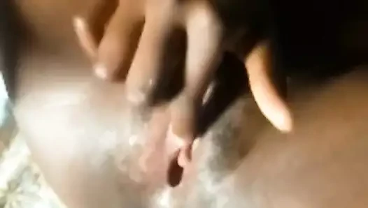 Genç Ugandalı kız mastürbasyon yapıyor bölüm 1