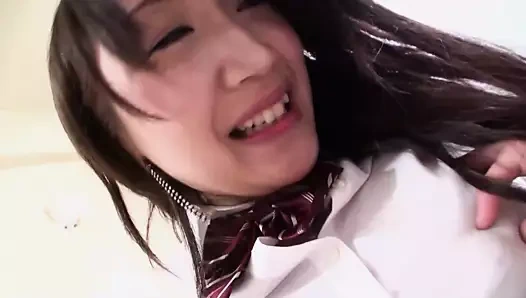 Kız öğrenciler, utangaç bir şeyin deliğine sert bir horozun nasıl yerleştirileceğini rapor ediyor