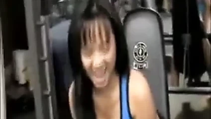 büyük göğüsler ile genç ve sıcak asyalı kız