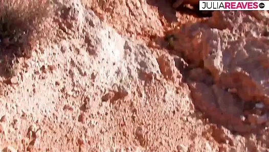 Büyük bir yarakla delikler açılarak boşalmaya kadar atılan ateşli kız inliyor