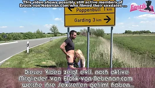 Alman sıska sarışın - herkesin içinde teşhir ediyor dölleme seksi