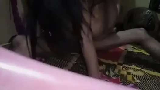 Hintli genç aşıklar seks yapıyor