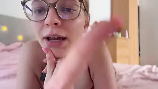 Fısıldayan aşağılayıcı kelimeler asmr