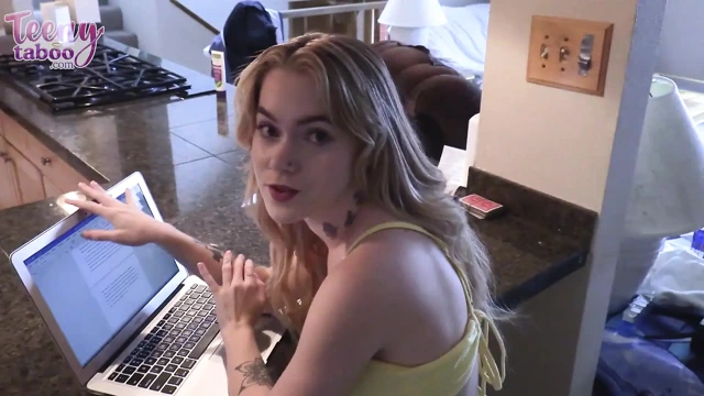 Üvey anne uzaktayken