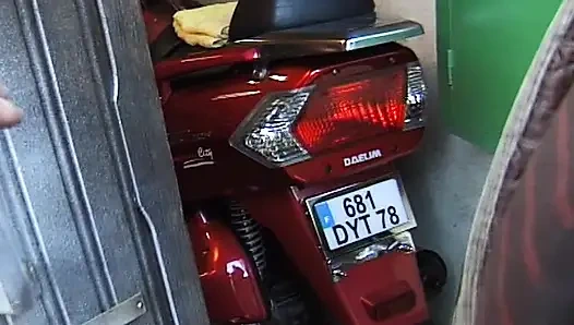 Fransız 21 yaşındaki sürtükler herkesi boşaltabilir