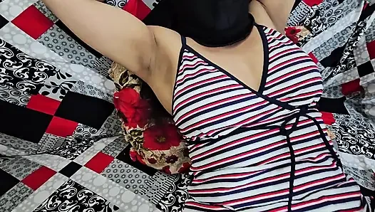 Purjosh Müslüman üvey kız kardeşle seks keyfi, desi amcığını net Hintçe sikiyor