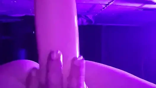 13 inçlik dildoma biniyorum