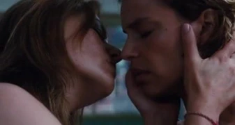 Mutlu yıllar lezbiyen sahne 1