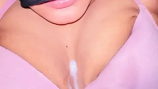 Yakın çekim oral seks ve göğüslere boşalma