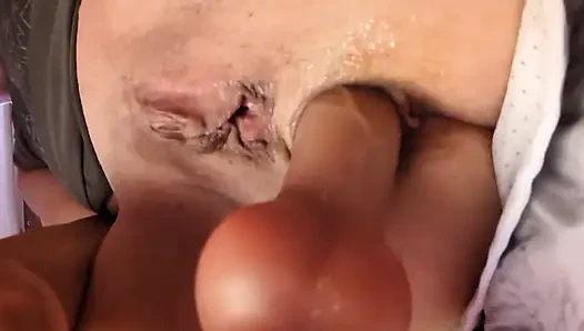 Ateşli orta yaşlı seksi kadın sert anal mastürbasyon