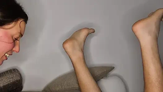 Prostat masajı götünü sikiyor ve götüne süt boşaltıyor