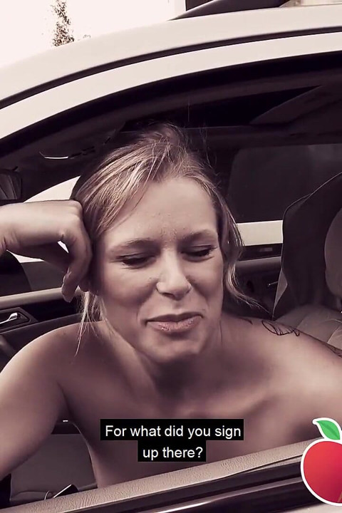 Sarışın Claudia Swea Berlin'in ortasında sikiliyor!