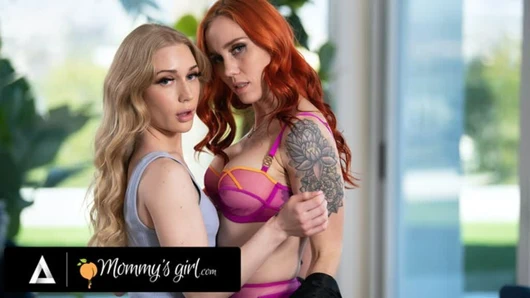 Annenin kızı - yığılmış kızıl saçlı orta yaşlı seksi kadın çocuk bakıcısı işini kaybettikten sonra üvey kızını neşelendiriyor