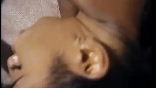 Beş yarak aç zenci yıldız şanslı bir adamın güçlü salatalık için kavga ediyor
