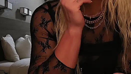 O kötü bir kız (yarağa ihtiyacı var)