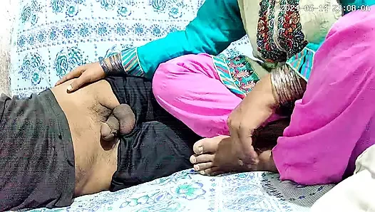 Büyük memeli kız ve oğlan ormanda seks yapıyor