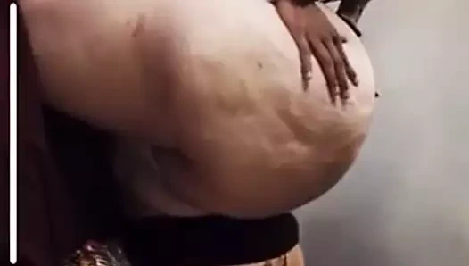 Büyük popo (mais) ikizlerinden biri becerdin alıyor