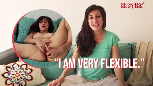 Ersties - Flexible Carol O Fingers Both Of Her Holes While She Masturbates