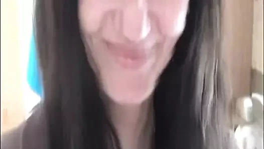 Yaramaz öğrencisi amca ve sarışın Michaela filme alıyor