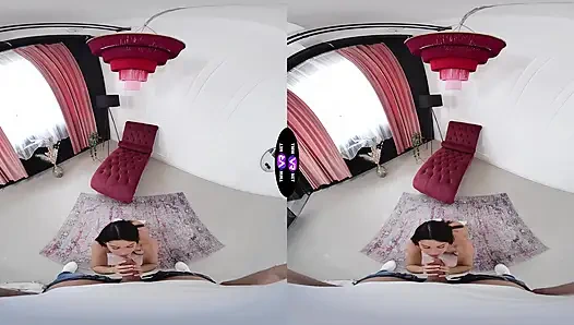 El atuendo pervertido de Asandra Dewy termina con una mamada y una follada dura - teenmegaworld