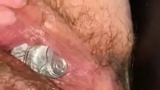 Bira koozie olarak kullanılan gevşek tüylü pembe amcık!!