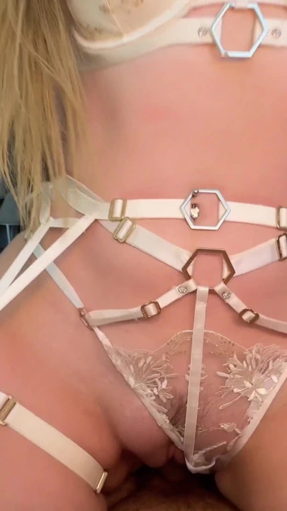 "Kız kardeşlerim ateşli en iyi arkadaşım yanlışlıkla çıplaklarımı hava damlatıyor" dan ikonik an