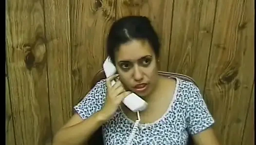 Горячая брюнетка обожает чувствовать большой член в ее мокрой тугой щели