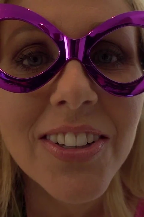 Dört ateşli kız doğum günü partisinde mastürbasyon