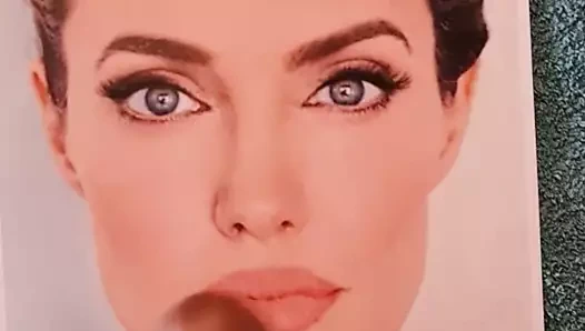 Angelina Jolie'ye boşalmam