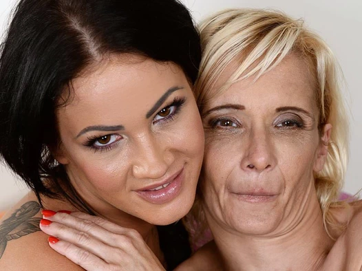 Gilf ve ona lezbiyen arkadaş