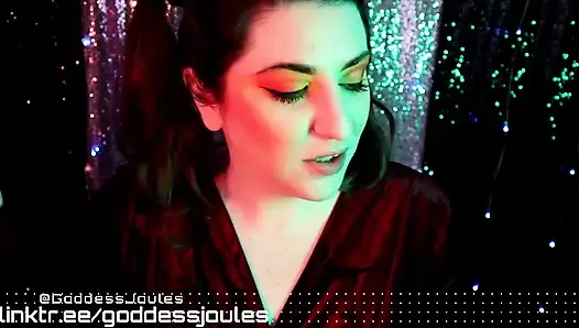 Plexiglass rujlu lipgloss asmr'ı öpüyor