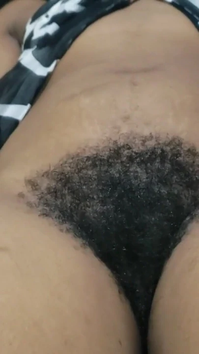 Tombul ateşli orta yaşlı seksi kadın en kıllı amcıkla sikişiyor yakın çekim | Klip 1