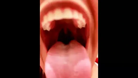 Uzun dil, büyük boğaz mükemmel ağız