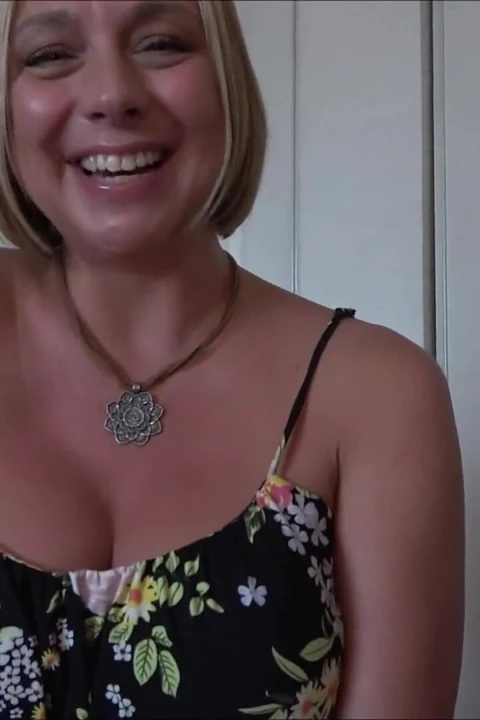 Aldatan orta yaşlı seksi kadın oğlunun en iyi arkadaşıyla sikişiyor - brianna beach - alex adams