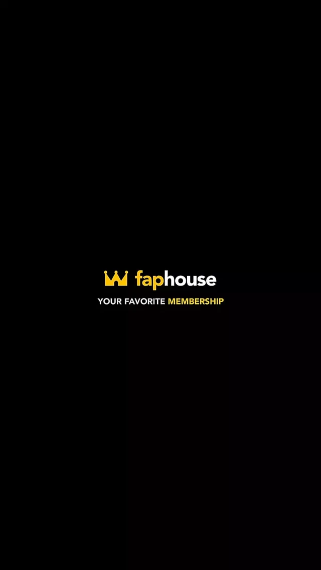 Yarağımla sert ve ayaktayım