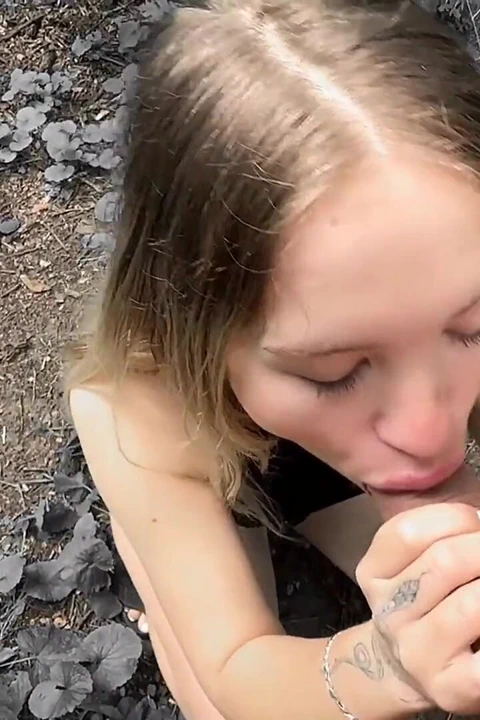 Bol tükürük derin gırtlak ile oral seks