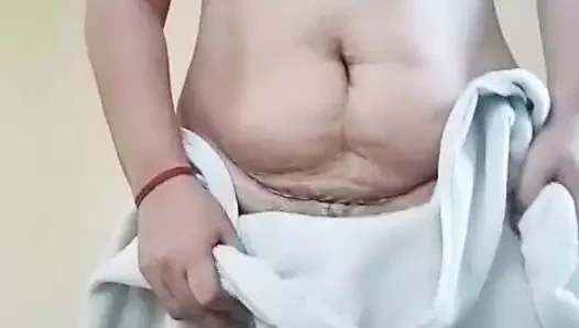 Ayushi Bhabhi apni Big Ass dekhati hue video