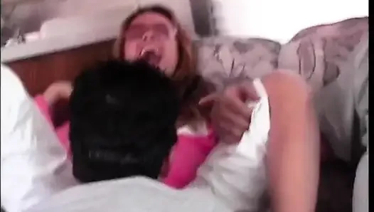 Klasik amcık yalama büyük yarak emiyor