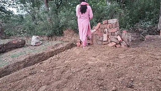 Genç Hintli kadın arkadaşıyla