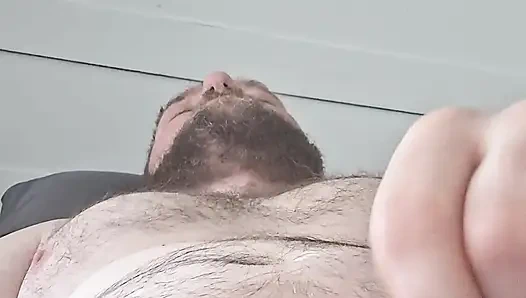 Yavru mastürbasyon yapıyor ve döl yiyor - en uzun mastürbasyon