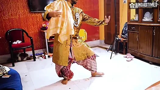 Klasik dansçı güzel karısını klasik hareketler Hintçe ses kaydıyla öğrettikten sonra sikiyor