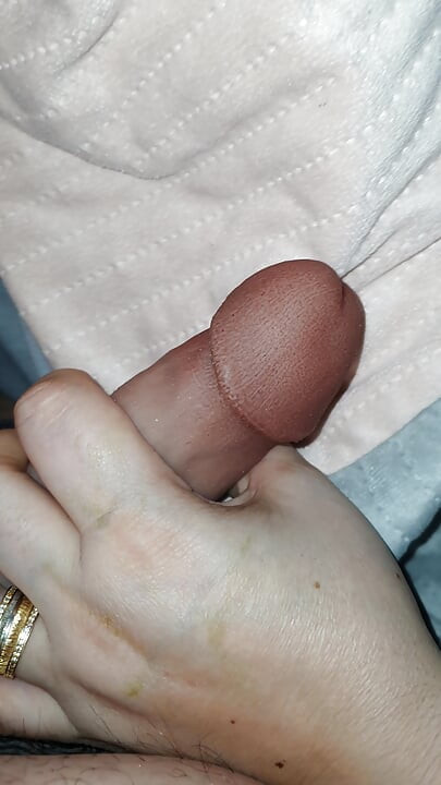 Üvey anne sikine elle muamele çekmeden üvey oğlunun yarağından uzak duramıyor