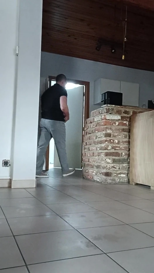 Pompa, büyük boşalma ve tersten streaptease