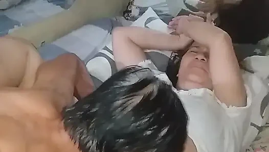 Şubatın ilk günü.karımı sikiyorum het ıslak amcığın içinde uzun ve kalın yarağım için l8nging yapıyor